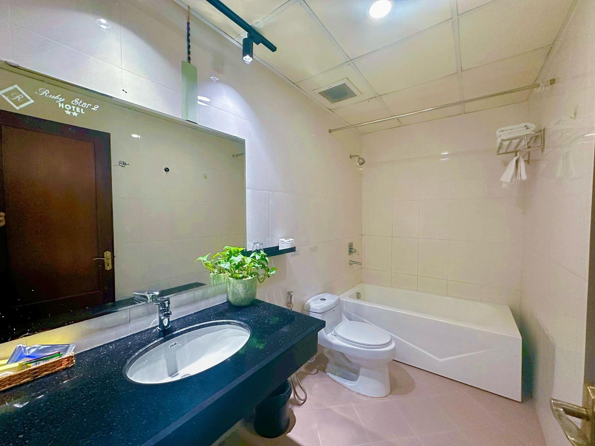 Ruby Star Hotel- Near Ben Thanh Market Hô Chi Minh-Ville Extérieur photo
